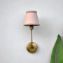 Timeless Glow pudra kumaş başlıklı vintage pirinç duvar apliği kavisli metal kollu